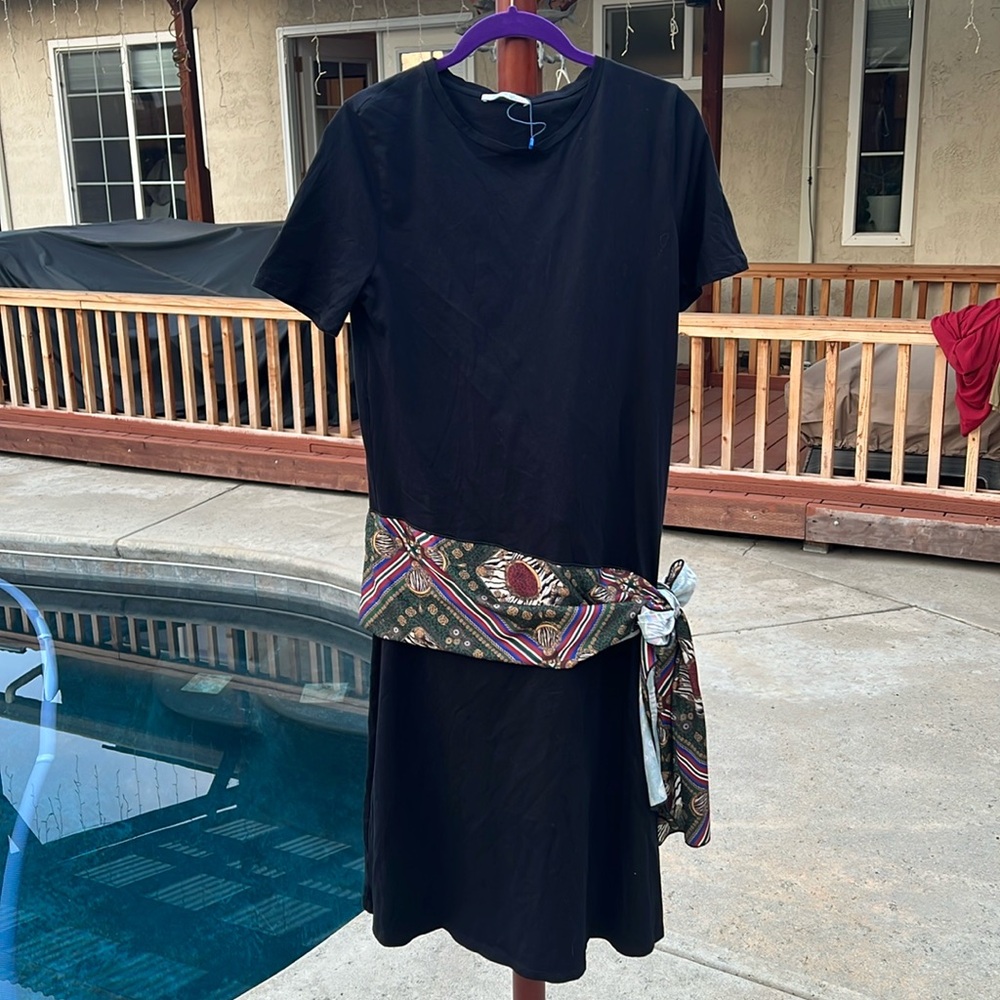 Super cute Zara midi dress